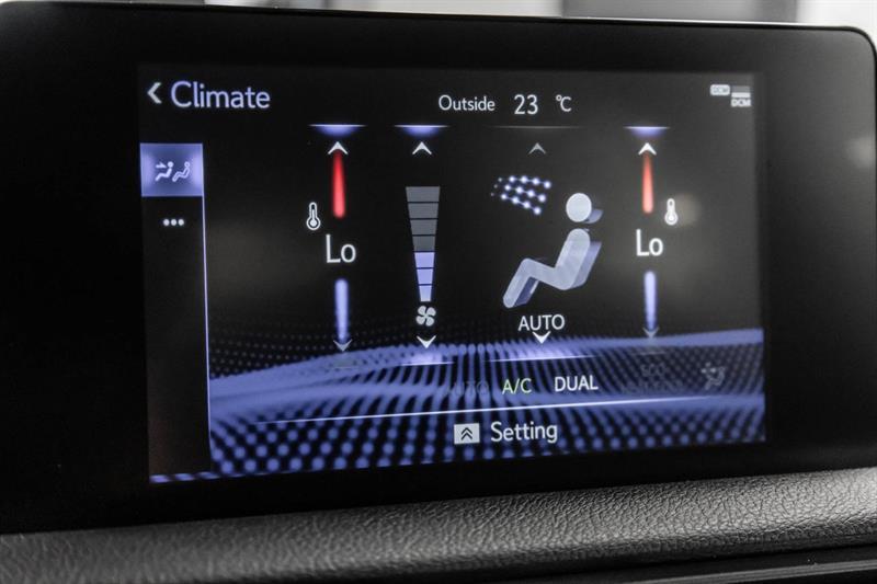 2022 Lexus IS - Image 34