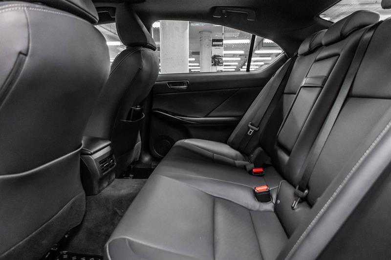 2022 Lexus IS - Image 36