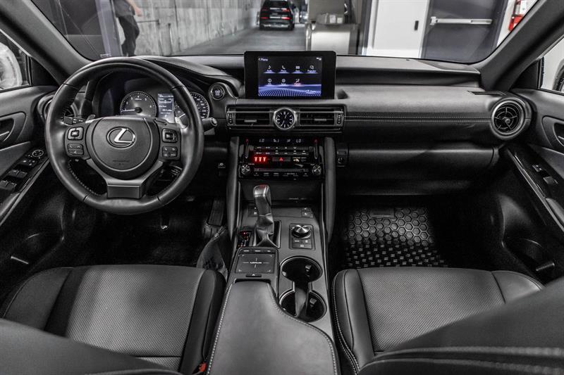 2022 Lexus IS - Image 37