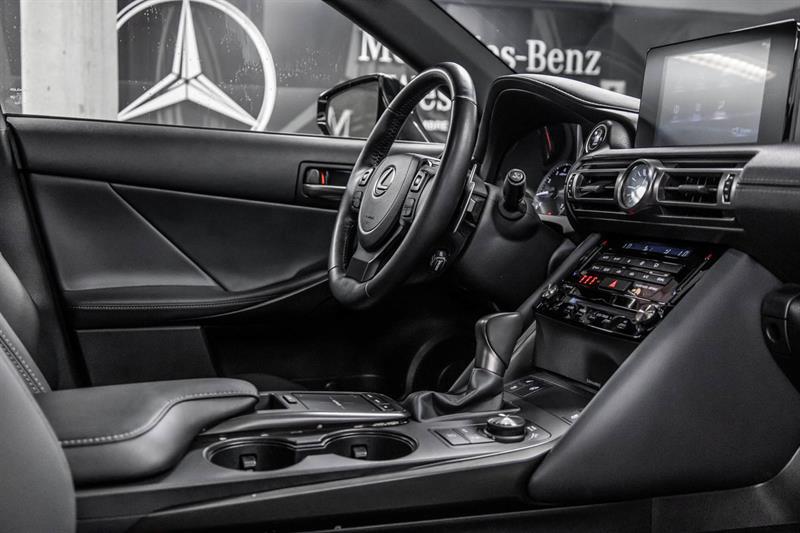 2022 Lexus IS - Image 40