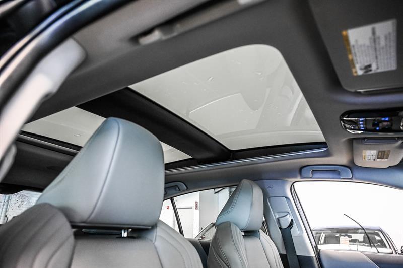2022 Toyota Venza - Image 3