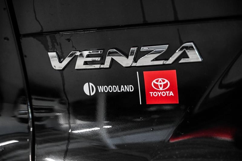 2022 Toyota Venza - Image 17