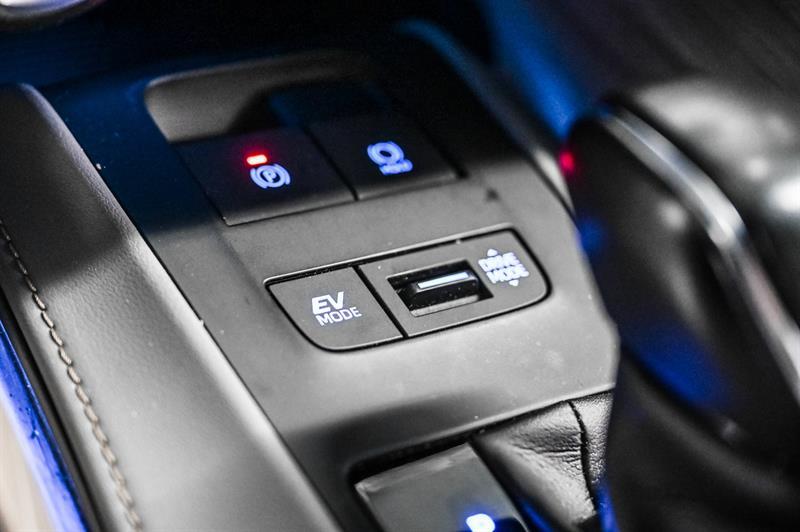 2022 Toyota Venza - Image 30