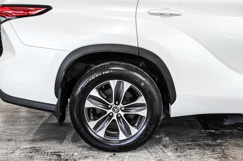 2023 Toyota Highlander - Image 10