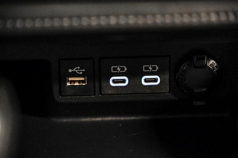 2023 Toyota Highlander - Image 28