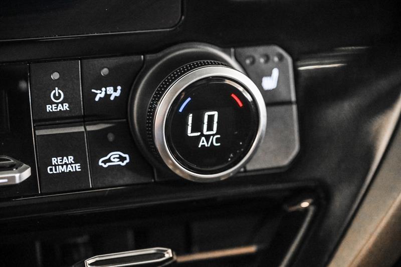 2023 Toyota Highlander - Image 31
