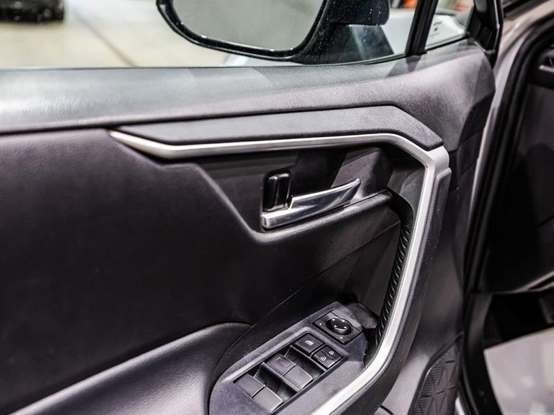 2021 Toyota RAV4 - Image 11