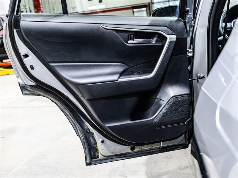 2021 Toyota RAV4 - Image 12