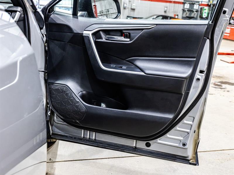 2021 Toyota RAV4 - Image 17