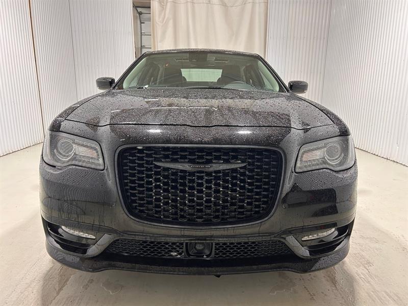 2023 Chrysler 300 - Image 2