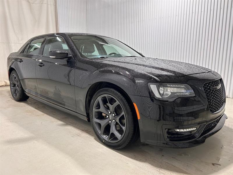 2023 Chrysler 300 - Image 7