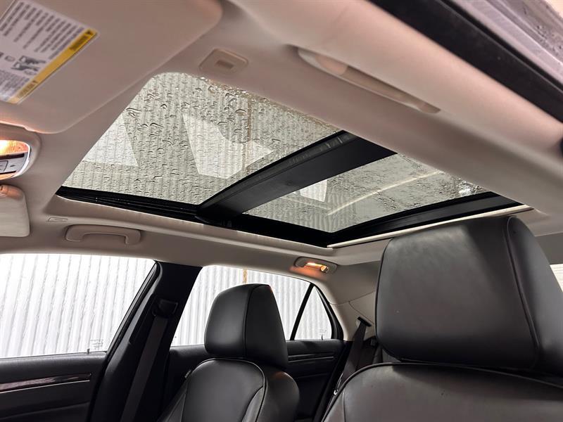 2023 Chrysler 300 - Image 11