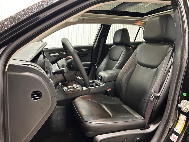 2023 Chrysler 300 - Image 16