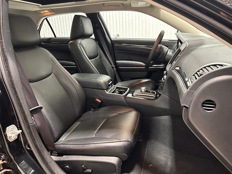 2023 Chrysler 300 - Image 19