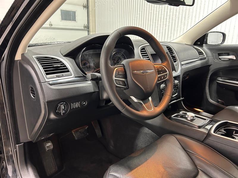 2023 Chrysler 300 - Image 20