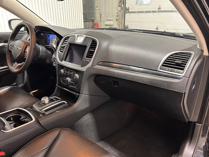 2023 Chrysler 300 - Image 21