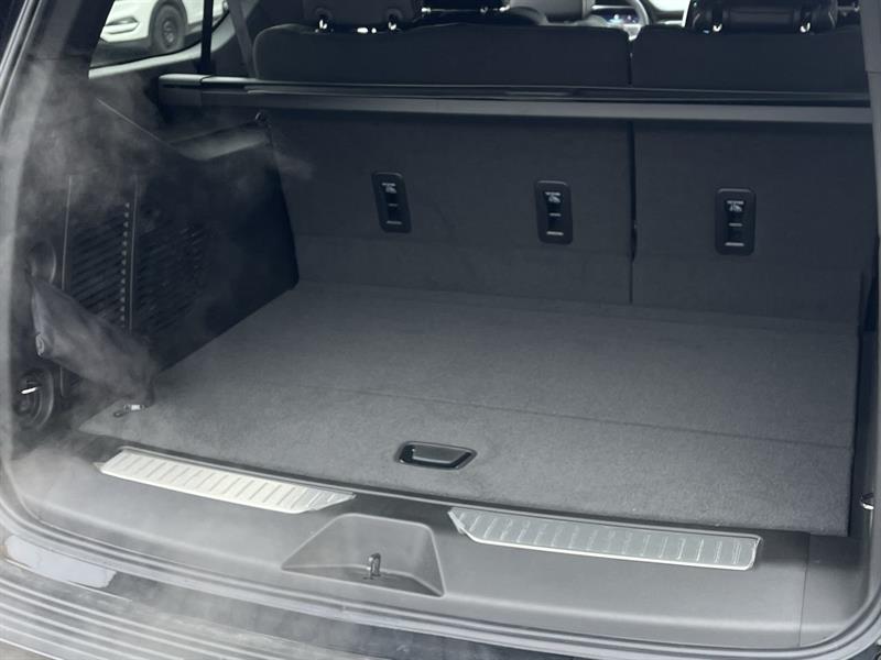 Chevrolet Suburban 32