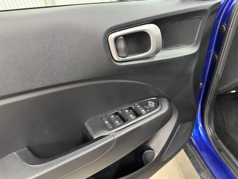 2023 Hyundai Venue - Image 14