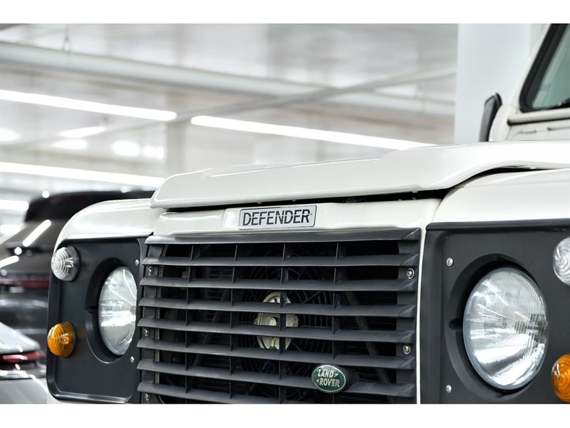 Land Rover Defender 2