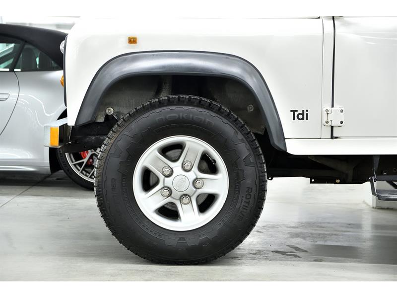 Land Rover Defender 4