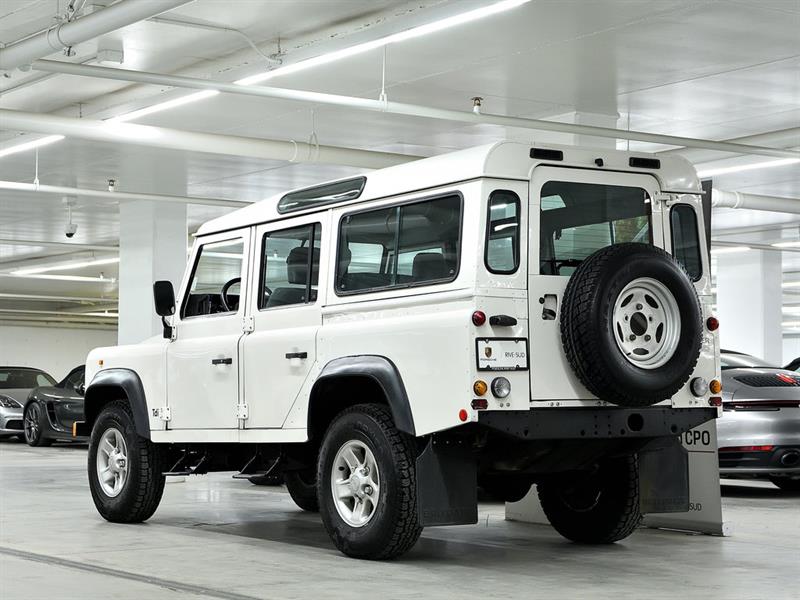 Land Rover Defender 7