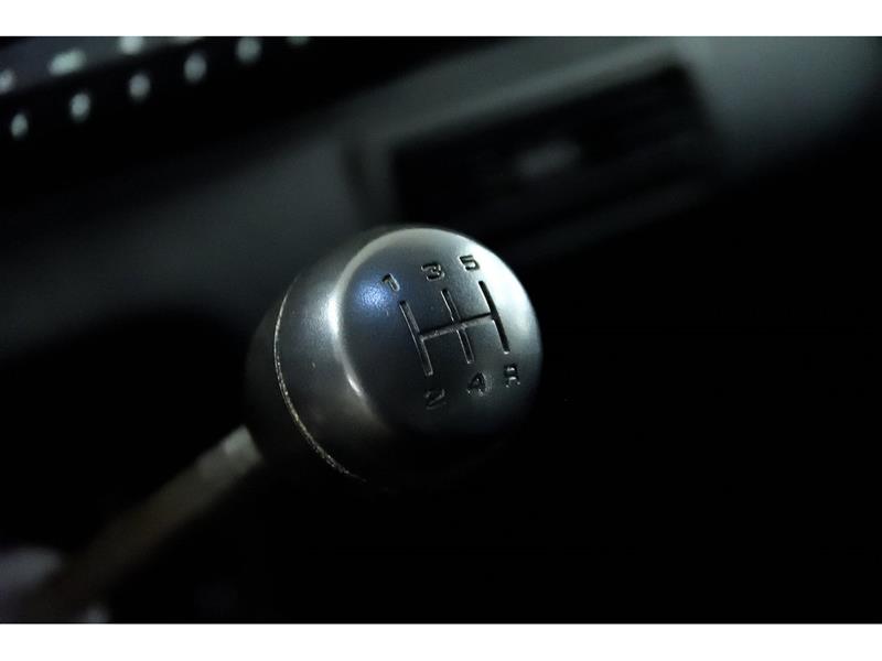 Land Rover Defender 21