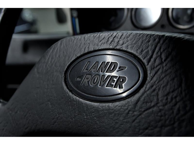 Land Rover Defender 24