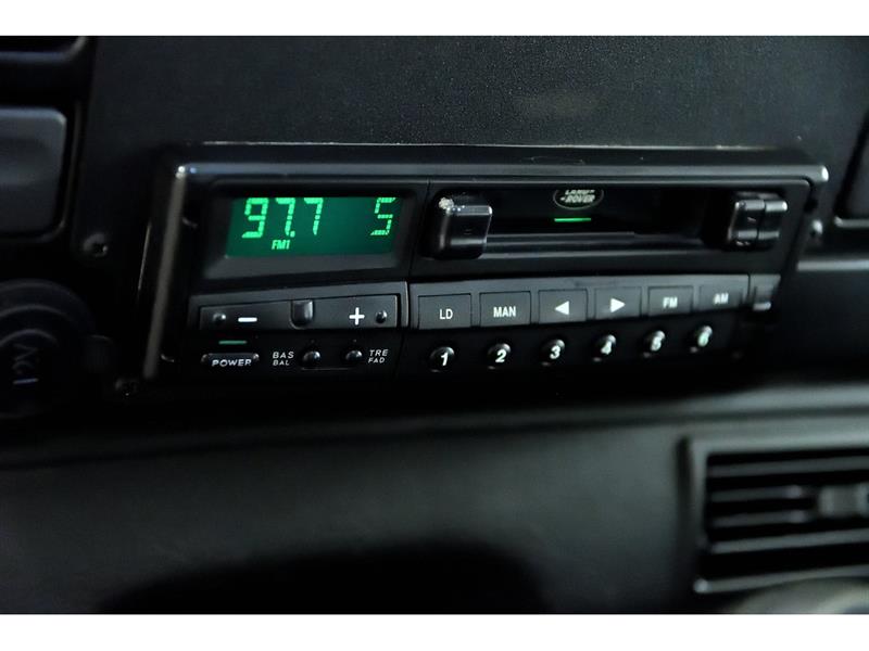 Land Rover Defender 27