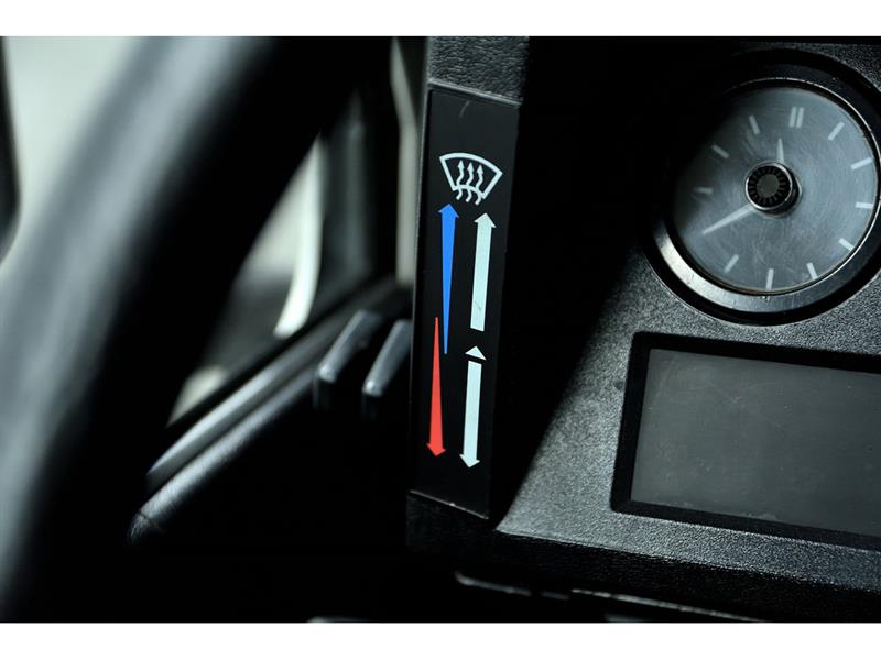 Land Rover Defender 28