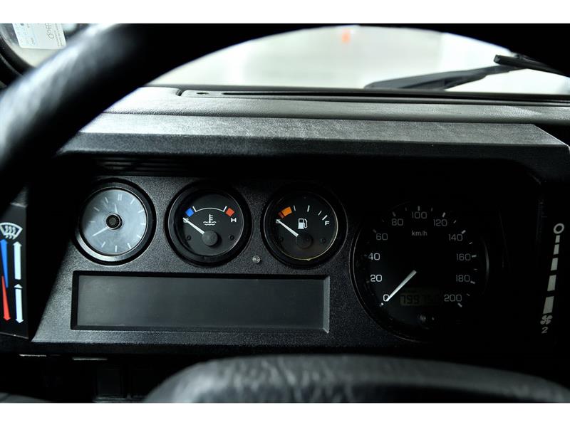 Land Rover Defender 29