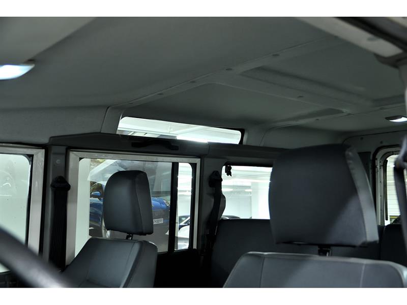 Land Rover Defender 30