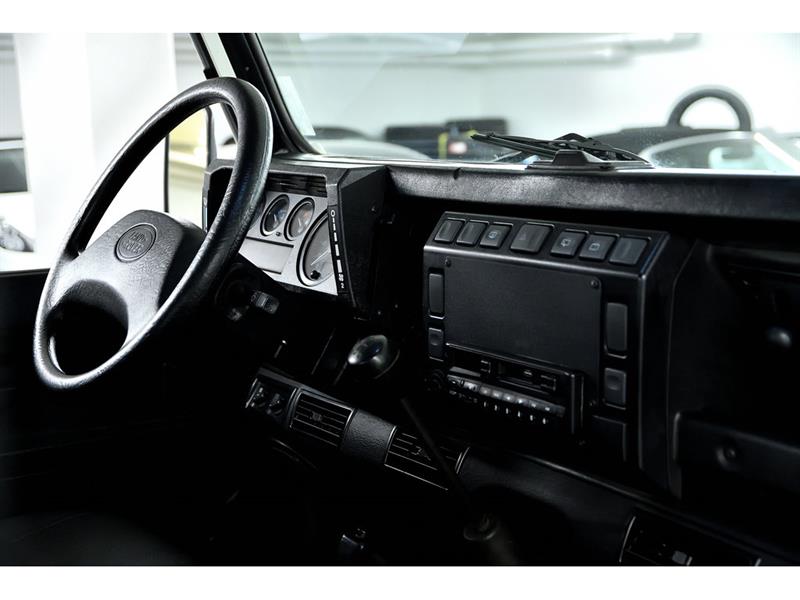 Land Rover Defender 33