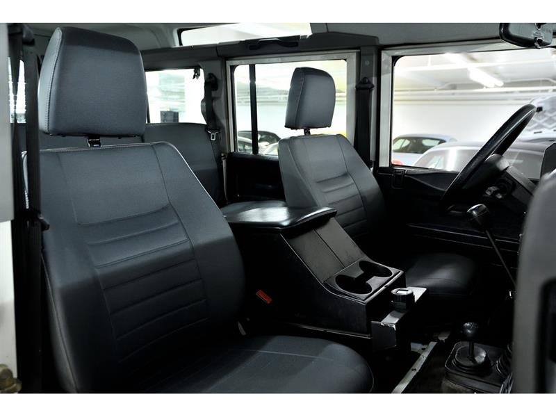 Land Rover Defender 34