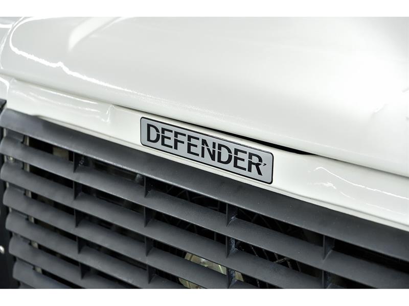 Land Rover Defender 38