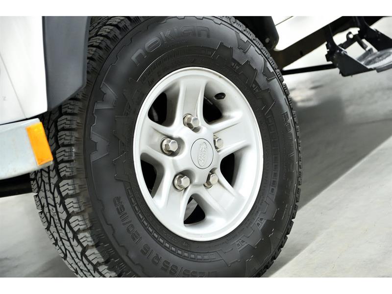 Land Rover Defender 41