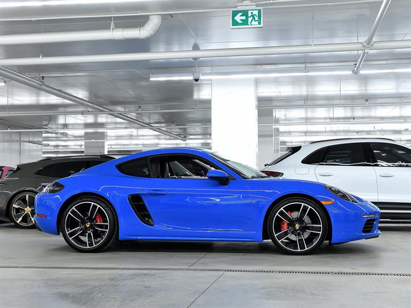 Porsche 718 Cayman 2