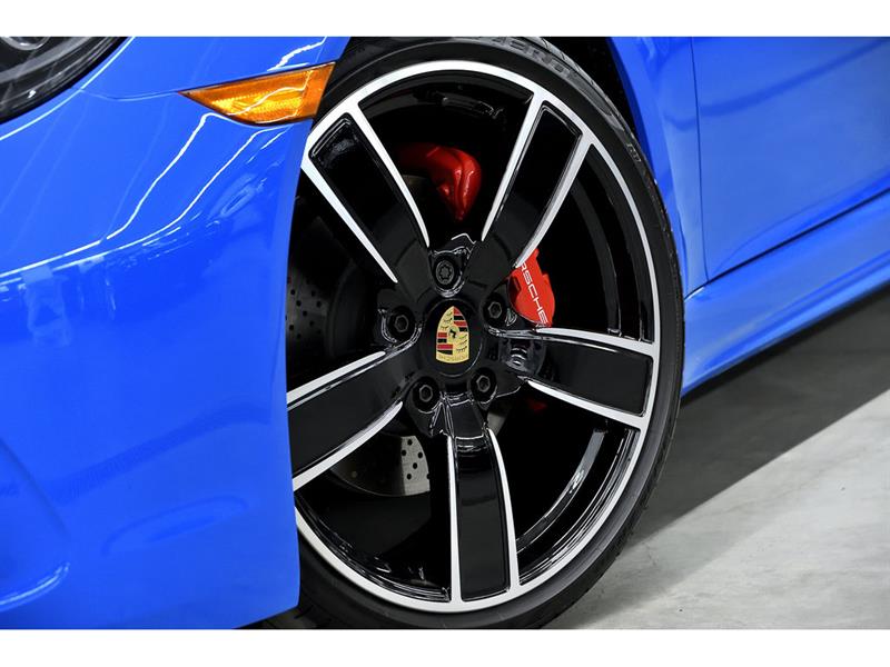 Porsche 718 Cayman 9