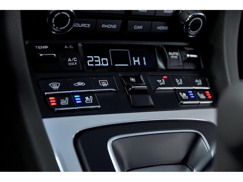 Porsche 718 Cayman 16