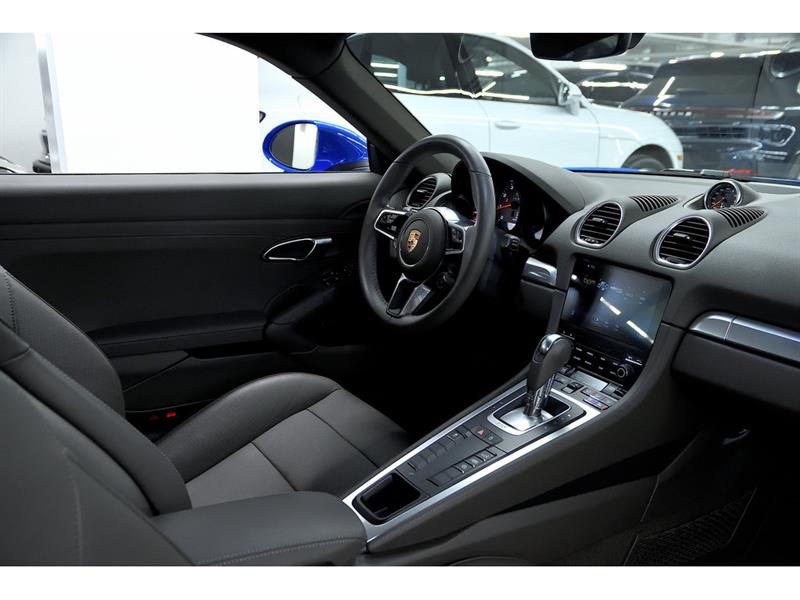 Porsche 718 Cayman 21