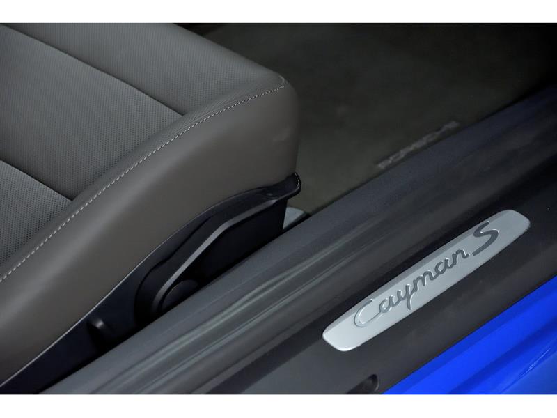 Porsche 718 Cayman 23