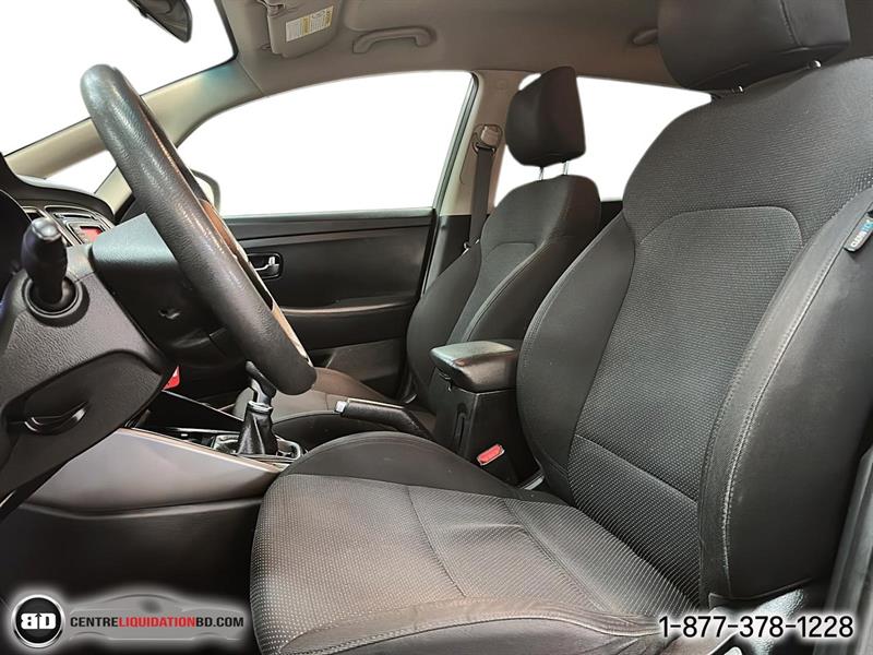 kia Rondo 2015 - 13
