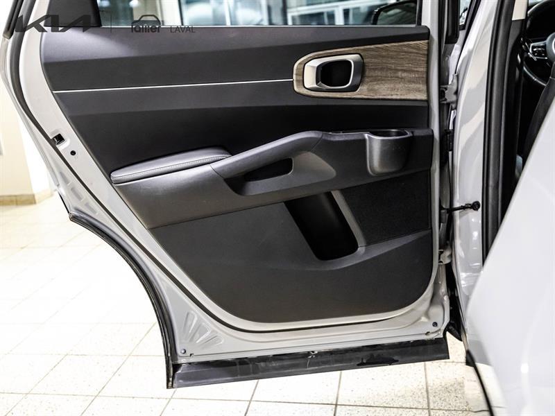 2022 Kia Sorento - Image 13