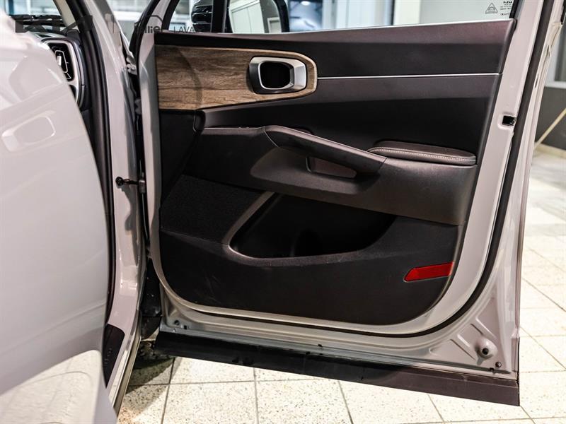 2022 Kia Sorento - Image 18
