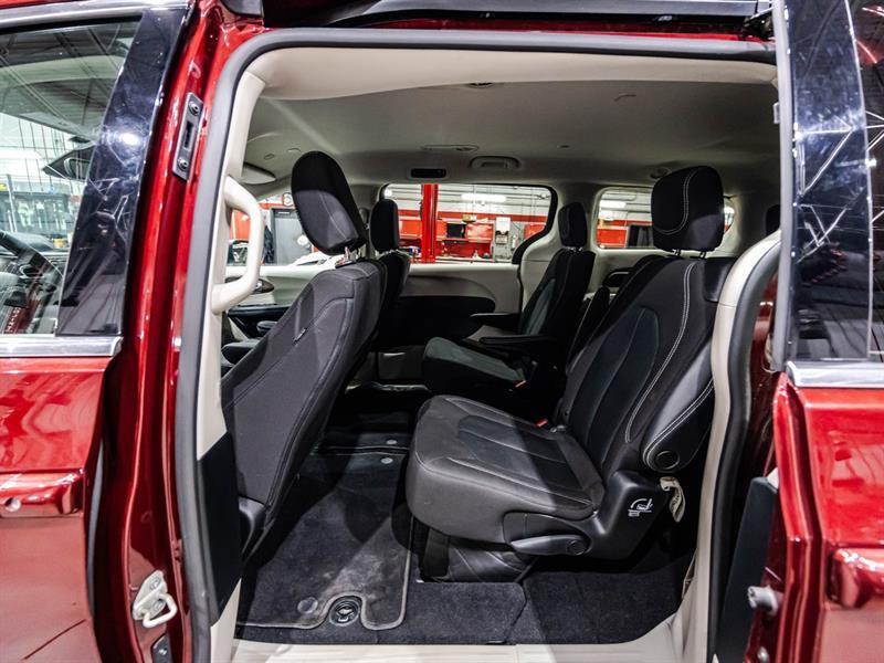 2023 Chrysler Grand Caravan - Image 12