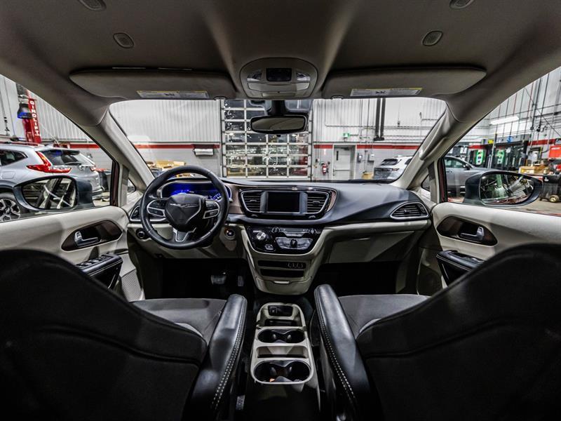 2023 Chrysler Grand Caravan - Image 13