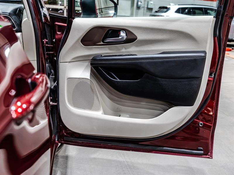 2023 Chrysler Grand Caravan - Image 17