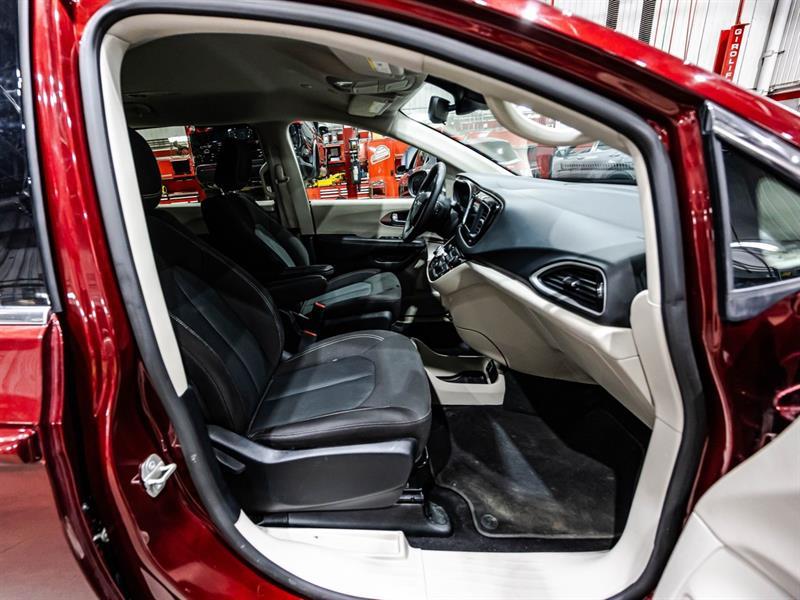2023 Chrysler Grand Caravan - Image 18