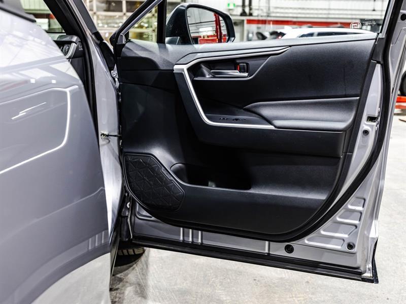 2023 Toyota RAV4 - Image 17