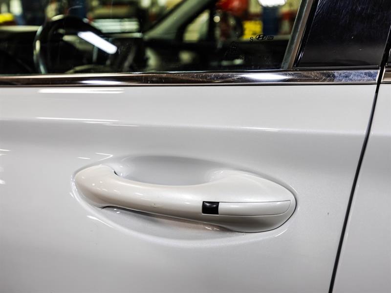 2020 Hyundai Santa Fe - Image 11