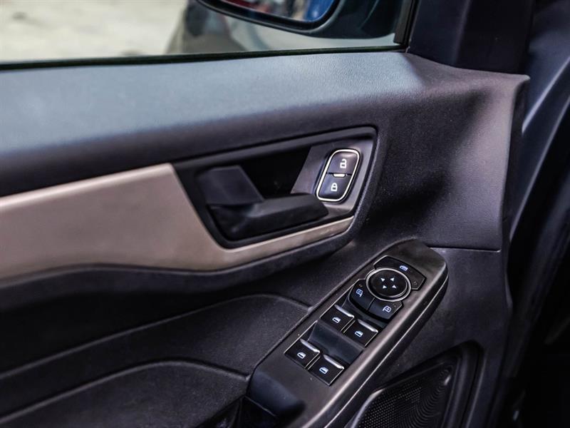 2022 Ford Escape - Image 11